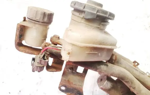 Honda Civic Brake fluid reservoir 