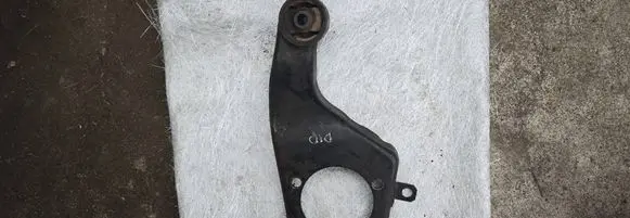 Mitsubishi Pajero Front differential bracket 
