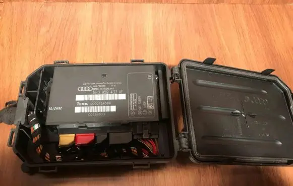 Audi A4 S4 B6 8E 8H Comfort/convenience module 8E0959433AF 00007245B6