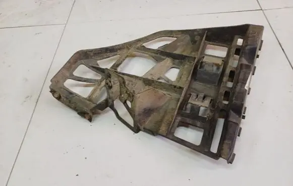 Front bumper mounting bracket