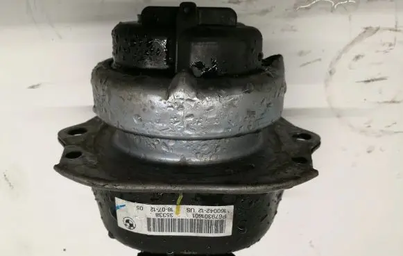 BMW X5 E70 Engine mount bracket 6793016