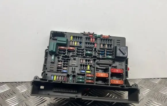 BMW 1 E81 E87 Fuse module 9119446 911944603