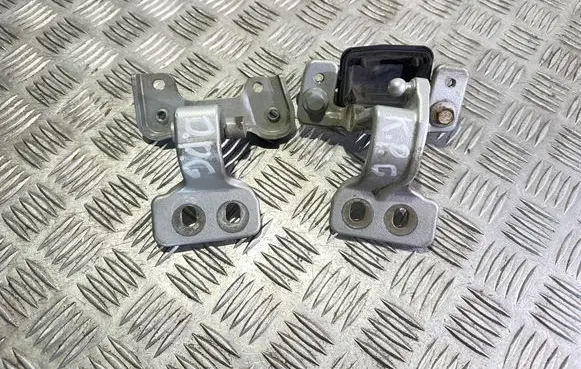 Mercedes-Benz C W204 Tailgate/trunk/boot hinge A2047400237