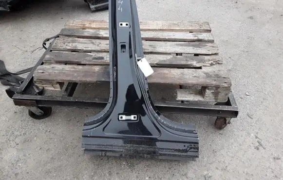 Volvo C40 Pillar (middle) 32394088