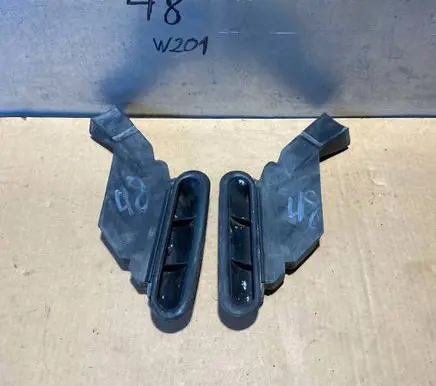 Mercedes-Benz 190 W201 Quarter panel pressure vent 2018310125 2018310225