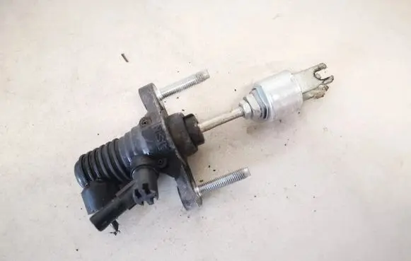 Toyota RAV 4 (XA30) Clutch master cylinder
