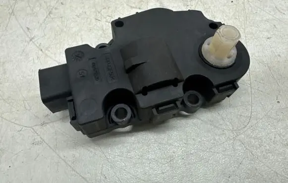 Audi A4 S4 B8 8K Air flap motor/actuator K9749006 EFB430