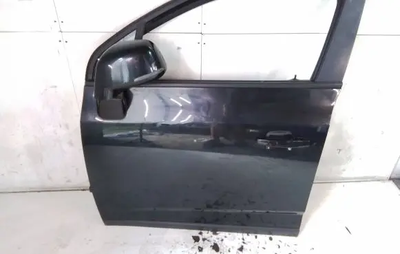 Chevrolet Orlando Front door