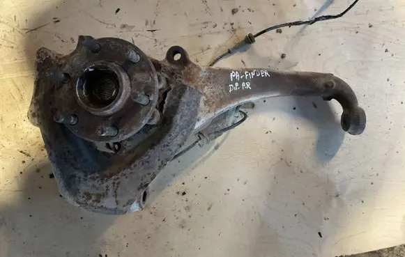 Nissan Pathfinder R51 Front wheel hub spindle knuckle