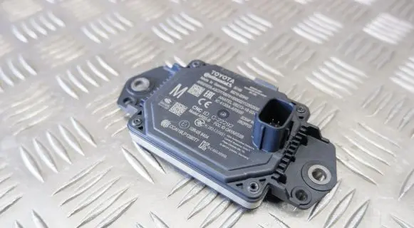 Toyota Yaris XP210 Distronic sensor radar 882100D040