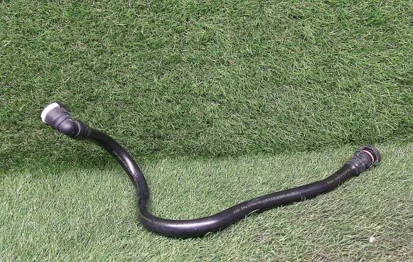 Volkswagen Jetta VI Fuel line pipe 5C0201160K