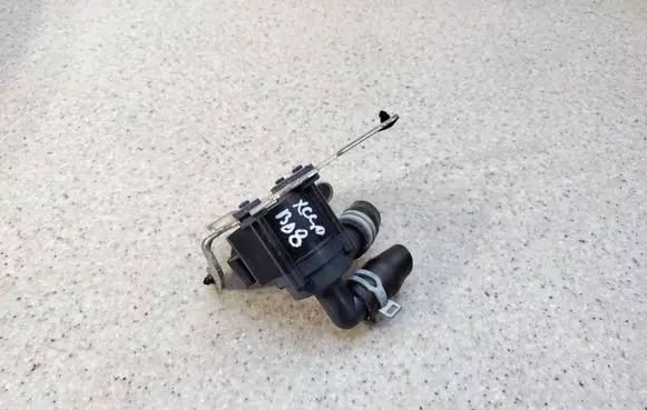 Volvo XC40 Water pump 32252179