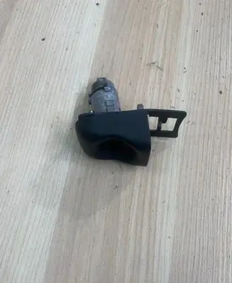 Renault Master III Coupe door lock (next to the handle)