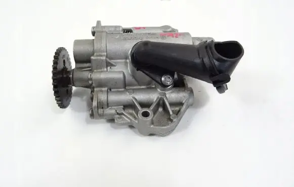 Volkswagen Golf VII Oil pump 04E115109E