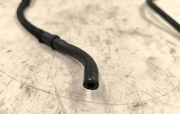 Volvo V70 Fuel return line/hose 7444