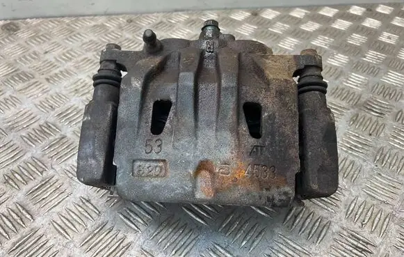 Toyota RAV 4 (XA40) Front brake caliper 4533