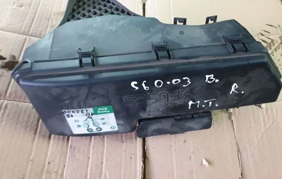 Volvo S60 Fuse box cover 9494210