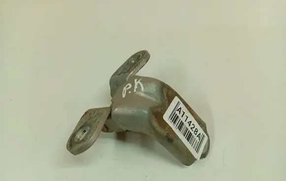 Hyundai i30 Front door upper hinge