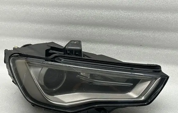 Audi A3 S3 8V Headlight/headlamp 8V0941006C 01074028AE