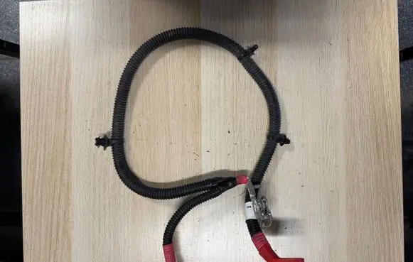 Positive cable (battery)