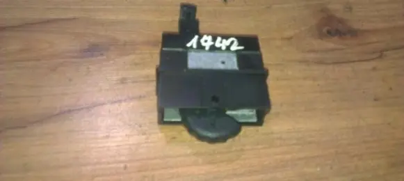 Renault Scenic I Headlight level height control switch 7700841245 nenustayta
