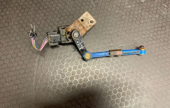 Audi A6 Allroad C5 Headlight/headlamp level sensor 7L0616213D