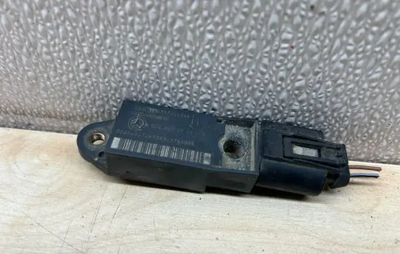 Mercedes-Benz E W211 Airbag deployment crash/impact sensor A0028202726