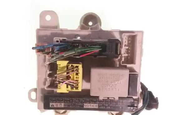 Toyota Previa (XR30, XR40) II Fuse module 2225 801D27