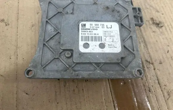 Opel Astra J Engine control unit/module 55568735 5WK9463
