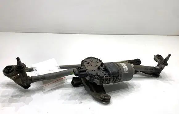 Volkswagen PASSAT B7 Front wiper linkage and motor 561955119A