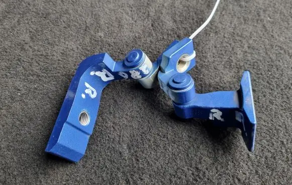 Rear door hinge set