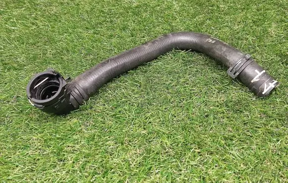 Volkswagen Jetta VI Engine coolant pipe/hose 5C0122101R