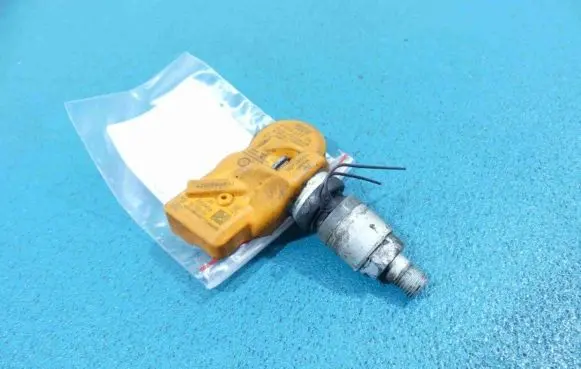 BMW 5 F10 F11 Tire pressure sensor 6856227-04 IMPRK914963