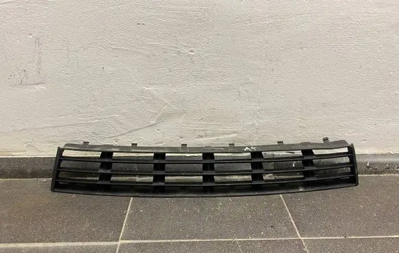 Audi A4 S4 B5 8D Front bumper lower grill 8D0807683AA