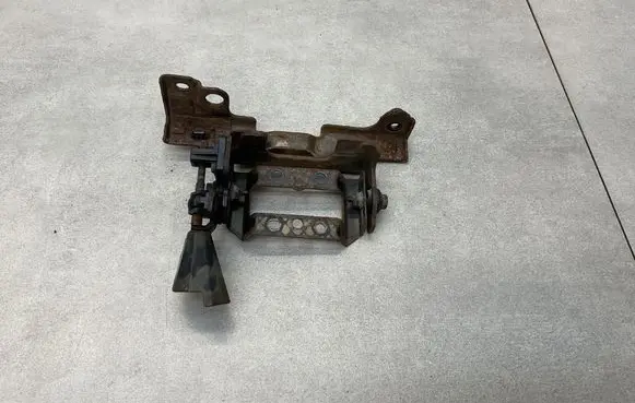 Nissan Qashqai Distronic sensor bracket