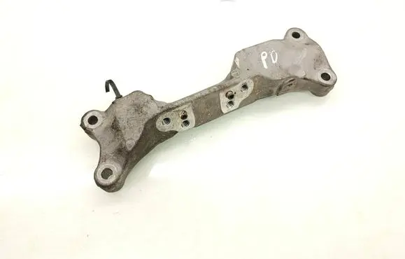 Citroen C3 Engine mounting bracket 