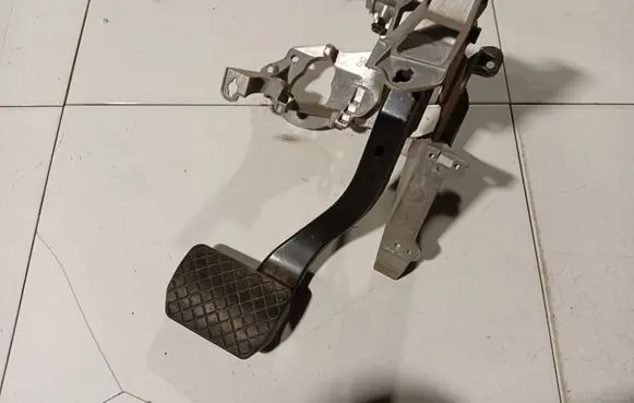 Audi A6 S6 C6 4F Brake pedal 