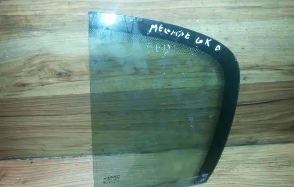 Renault Megane II Rear vent window glass 
