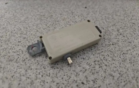 BMW 5 E39 Antenna control unit 65268368886