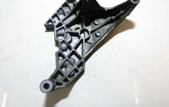 Volkswagen PASSAT B6 Engine mounting bracket 03g199207f