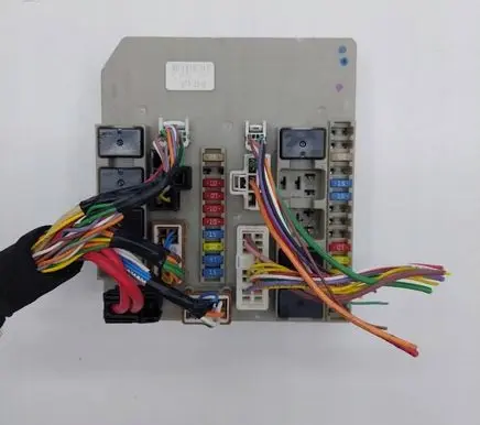 Renault Clio III Fuse module 674654B