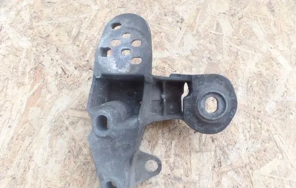 Audi A6 S6 C5 4B Engine mounting bracket 8E0199351F