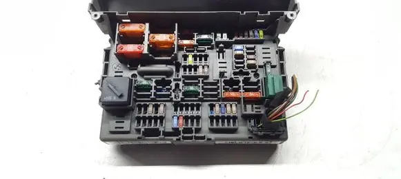 BMW 1 E82 E88 Fuse module 911944604 43879751