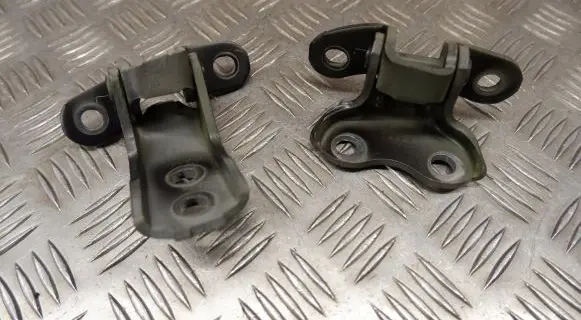 Toyota Yaris XP210 Front door hinge set 6872002060 6874002050