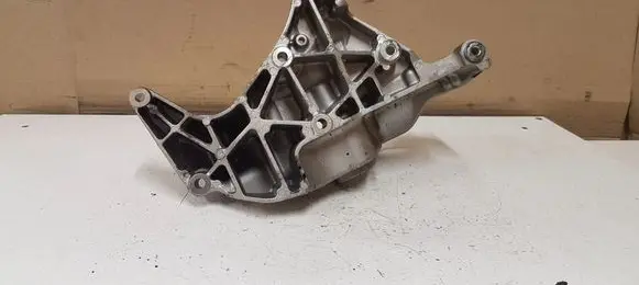 Volvo V60 Generator/alternator bracket 31480996
