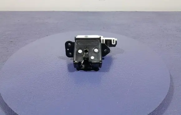 Alfa Romeo 33 Tailgate/trunk/boot lock/catch/latch A8630