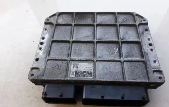 Toyota Avensis T270 Engine control unit/module 8966105D81 89661-05D81