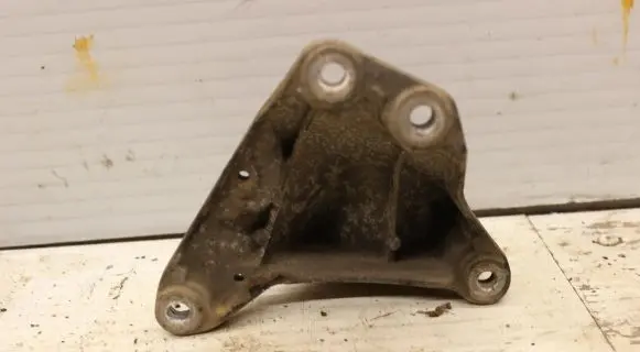 Audi A6 S6 C6 4F Engine mounting bracket 4F0399118