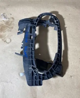 BMW 7 E65 E66 Front door exterior handle/bracket 7013702706
