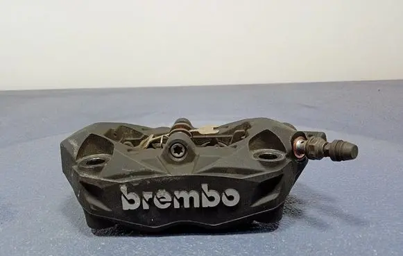 BMW 5 F10 F11 Front brake caliper 20B692